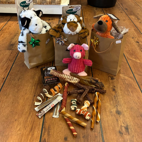 Julepose til hunden fyldt med lækkerier